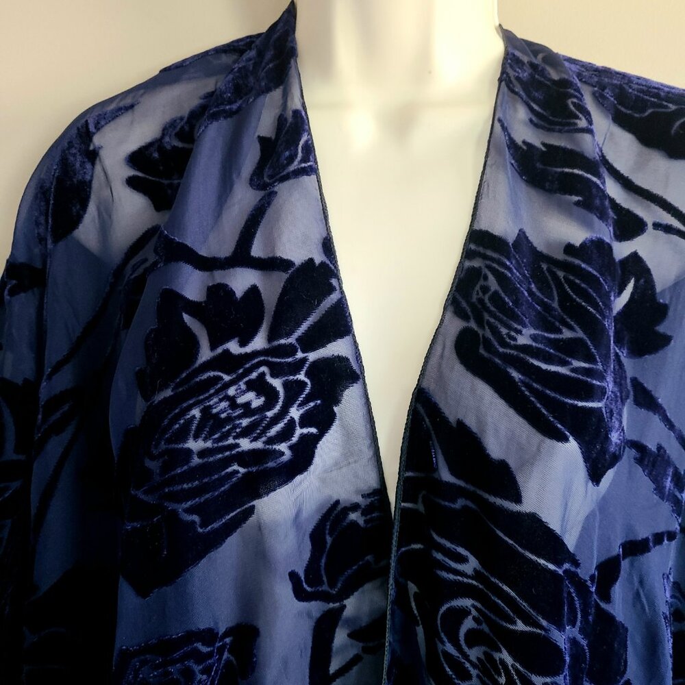 Dark blue shawl/wrap/cover with velvet roses. - Picture 2 of 8